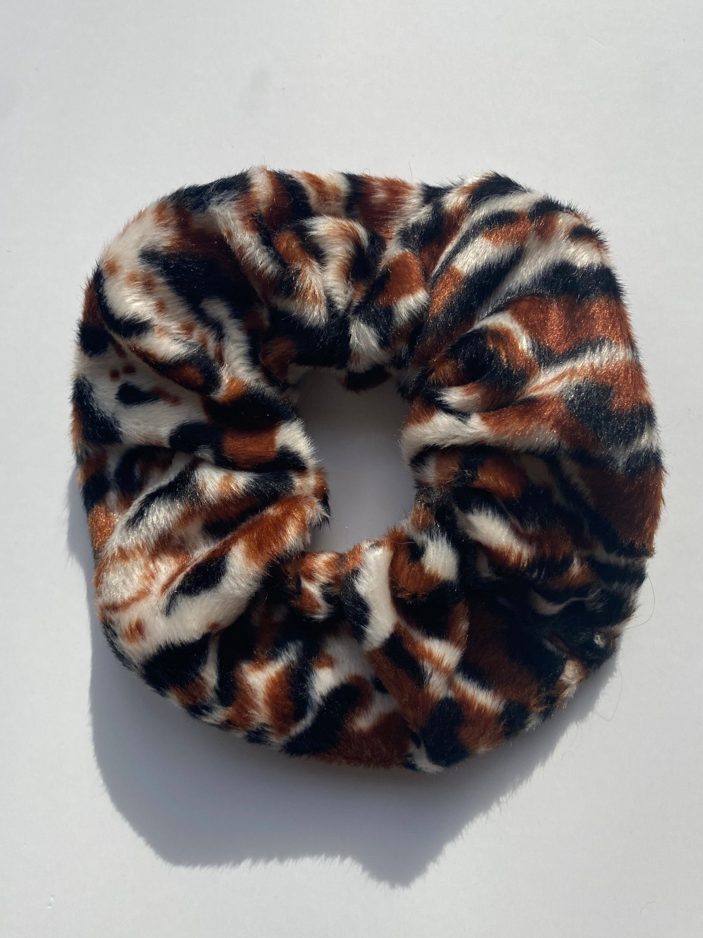 Soft and fluffy faux fur leopard scrunchie - slim