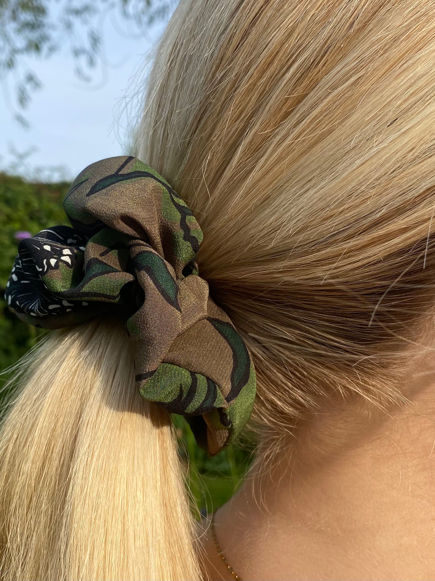 Sumptuous silk scrunchie in green and khaki - slim