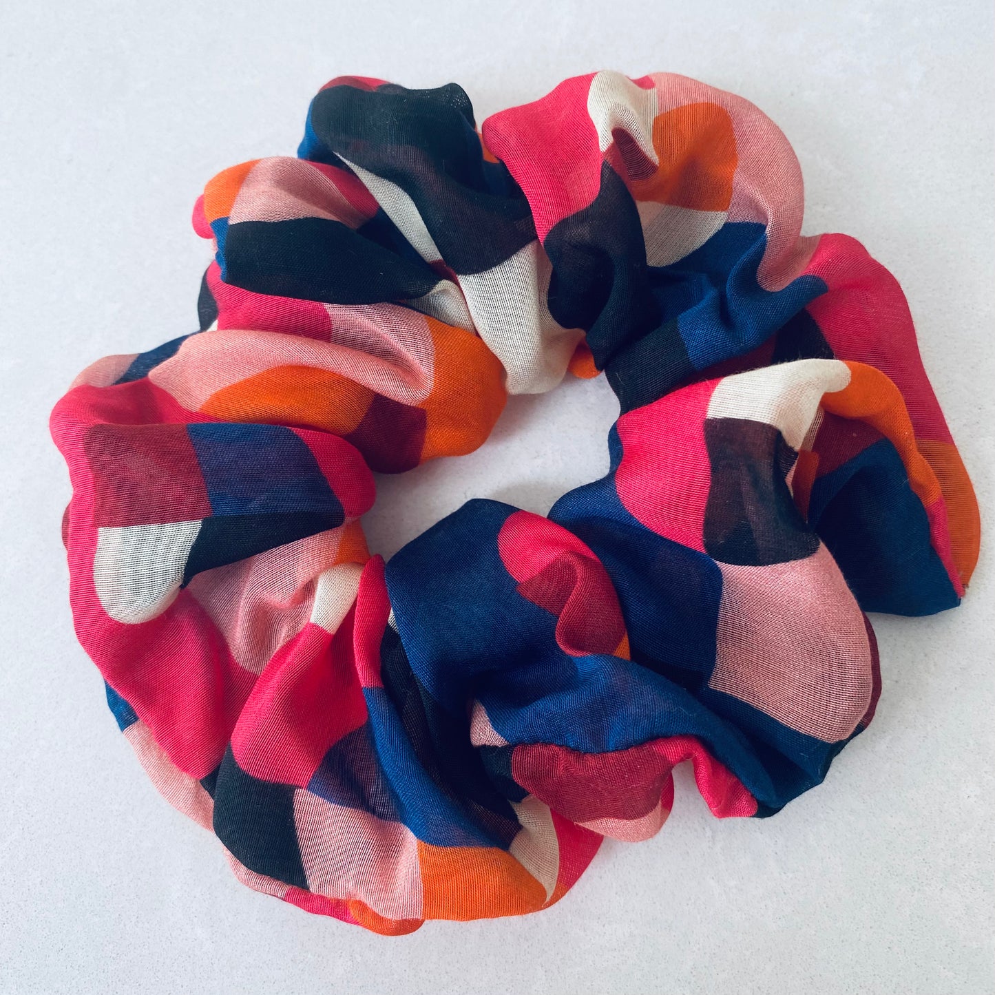 Silk geometric print scrunchie - full