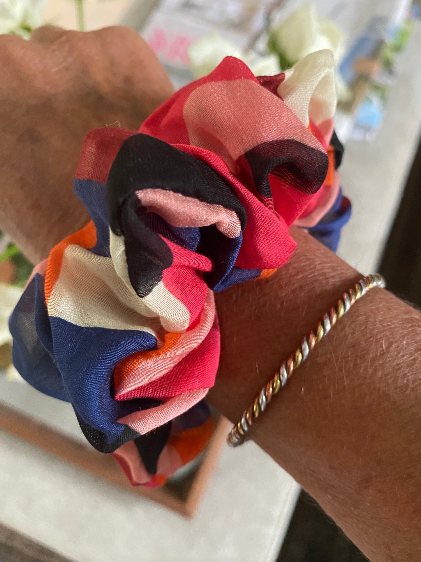 Silk geometric print scrunchie - full
