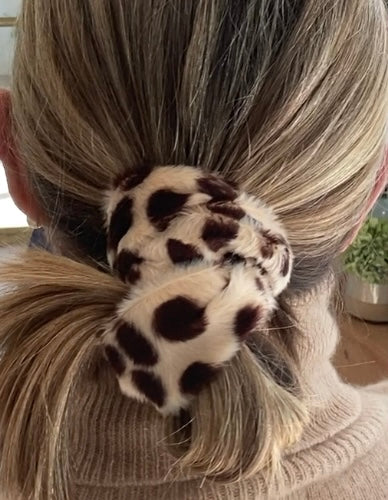 Soft and fluffy faux fur cheetah scrunchie - slim