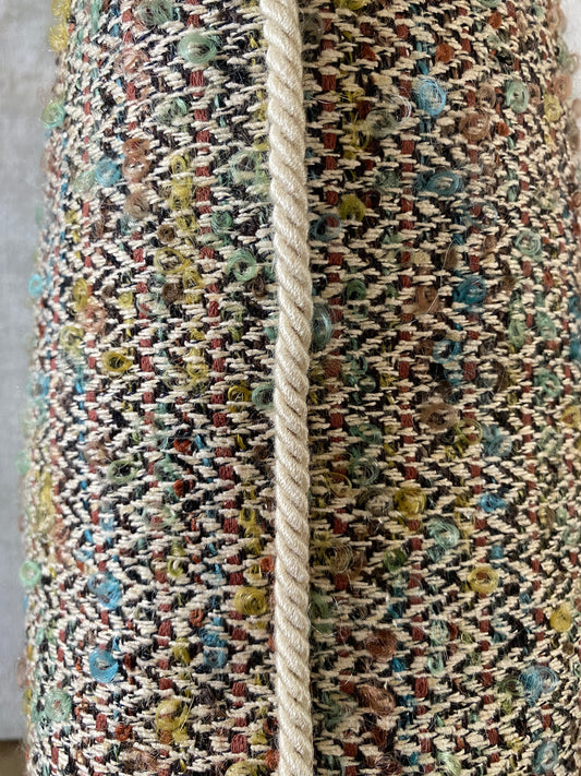 Close up of the cord trimming on the cushion
