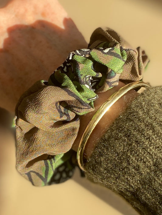 Sumptuous silk scrunchie in green and khaki - slim