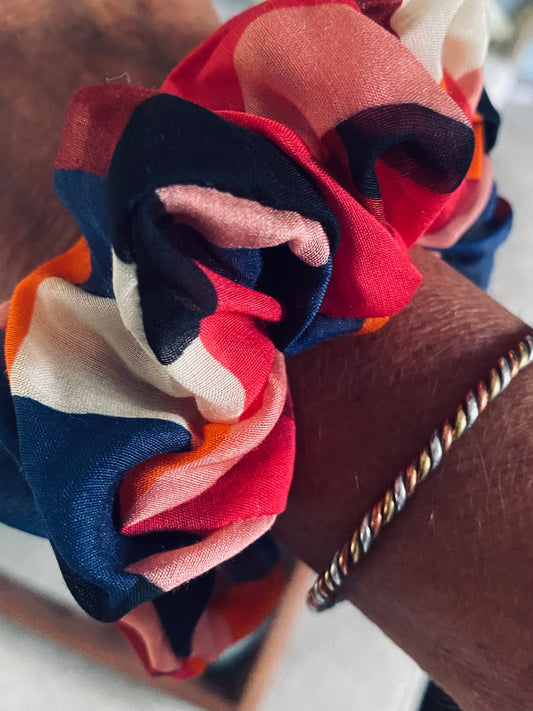 Silk geometric print scrunchie - slim