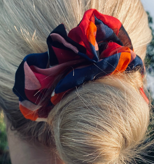 Silk geometric print scrunchie - full